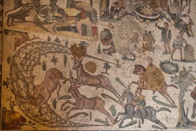 Tredje rom i den private leiligheten, gulvmosaikk, Villa Romana del Casale, Piazza Armerina, Sicilia, Italia (bilde) av Roman