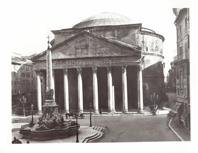 Utsikt over Pantheon og den egyptiske obelisken på Piazza della Rotunda av Roman