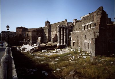 Utsikt over Augustus forum (fotografi) av Roman