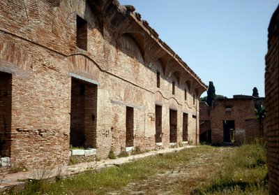 Utsikt over veien til balkongene (fotografi) av Roman