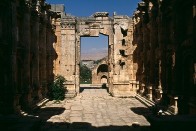 Temple of Bacchus, detalj, utsikt fra interiøret, High Imperial Period (27 BC-395 AD) av Roman Imperial Period