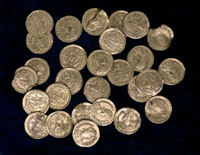 28 mynter fra perioden til den vestromerske keiseren Flavius Honorius (384-423) og den østromerske keiseren Flavius Arcadius (377/378-408), 4. og 5. århundre (mynt) av Roman Roman