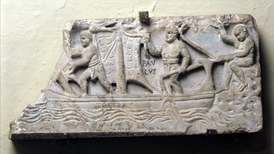 Deksel av en sarkofag med en symbolsk representasjon av et skip ved navn Thecla: Saint Paul holder roret og manøvrerer seilet. av Roman Roman