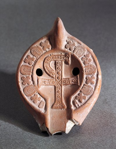 Dekorert lampe med Chi-Rho, terrakotta av Roman Roman