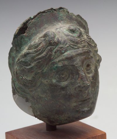 Head of Aphrodite, 500-tallet e.Kr.(?) (repoussé bronse) av Roman Roman