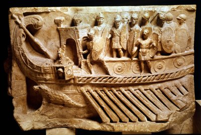 Lavromersk relieff som viser en birem. En krokodille kan sees under baugen. Vatikanet, Vatikanstaten, pavemonumenter, museer og gallerier. av Roman Roman