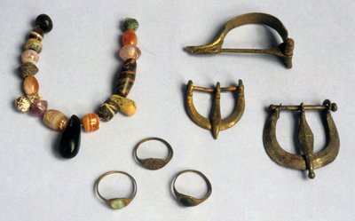 Ringer, spenner og fibulae, Masada (blandet media) av Roman Roman