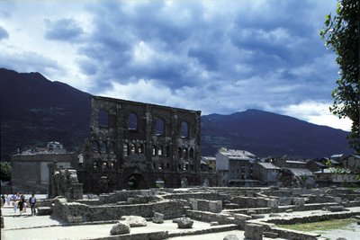 Romersk teater i Aosta. av Roman Roman