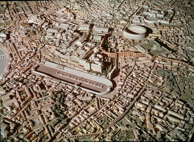 Romersk kunst: modell som viser byen Roma under antikken. I sentrum reserver Circus Maximus eller Grand Circus seg for tankløp. Roma, Museo della Civilta romana - romersk kunst. Circus Maximus og etruskiske murer. Detalj fra rekonstruksjonsmodellen av Roman Roman
