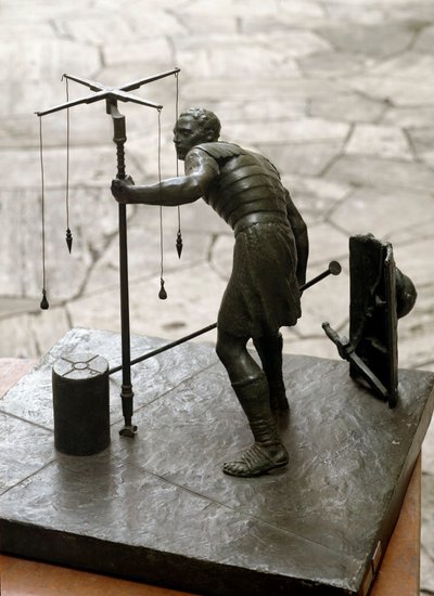 Romersk kunst: "" gromatikeren"" En landmåler (agrimeners) måler landet ved hjelp av en groma (gruma). Bronseskulptur. Roma, museum for romersk sivilisasjon av Roman Roman