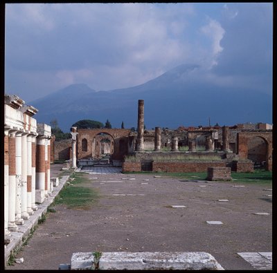 Romersk kunst: utsikt over forumet, det arkeologiske stedet Pompei (1. århundre f.Kr.-1. århundre e.Kr.) Italia (romersk kunst: utsikt over forumet til Pompeii av Roman Roman