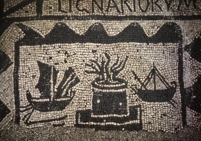 Romersk handelsflåte og fyrtårn, gamle Ostia (Ostia), Piazza delle Corporazioni. av Roman Roman