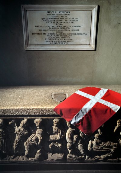 Romersk sarkofag brukes som grav til Niccolo Stenone (Niels Stensen eller Steensen) (1638-1686) anatom og geolog (romersk sarkofag brukt som graven til Stensen (Nicolai Steno)) Firenze, kirken San Lorenzo (kirken i St. Lawrence) Italia av Roman Roman