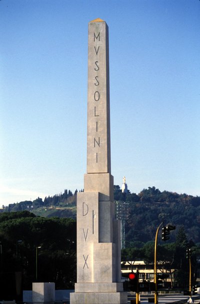 Roma. Foro Italico obelisken dedikert til Mussolini. av Roman Roman