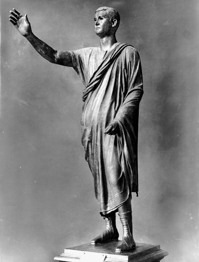 Statue av en romersk orator (bronse) av Roman Roman