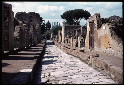 Gate som går ned mot lido, 5. århundre f.Kr.-1. århundre e.Kr av Roman Roman