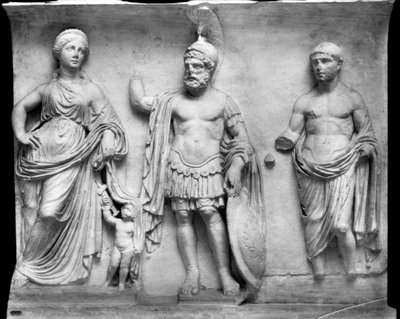 Venus, Mars og Divus Julius (marmor) (s/hvitt bilde) av Roman Roman