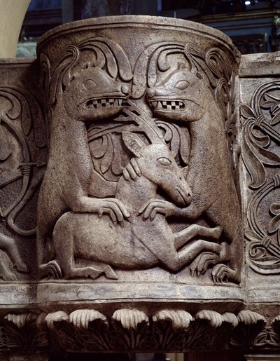 Dyr som slåss, detalj av prekestolens ambo, lettelse av Romanesque