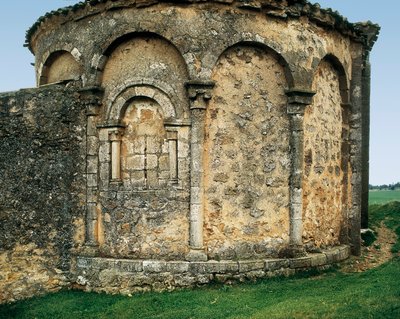 Apsis sett fra utsiden, Døperen Johannes kirke. Michael (den katolske kirken St. Mikael erkeengelen) i Valdenebro, Soria, Castilla og León, Spania, slutten av 1100-tallet - begynnelsen av 1200-tallet (bilde) av Romanesque