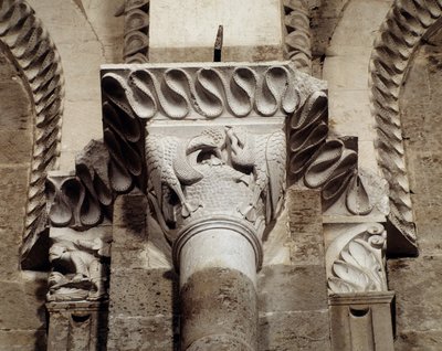 Fugler som spiser fisk og ormer (utskåret hovedstad) av Romanesque
