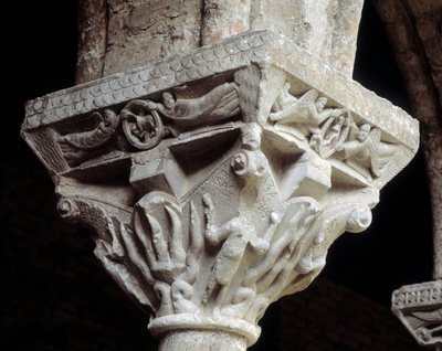 Kapital som representerer de tre jødene i den brennende ovnen (skulptur av Romanesque