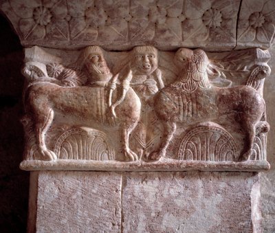 Jaktscene, utskåret hovedstad i tribunen til Priory av Romanesque