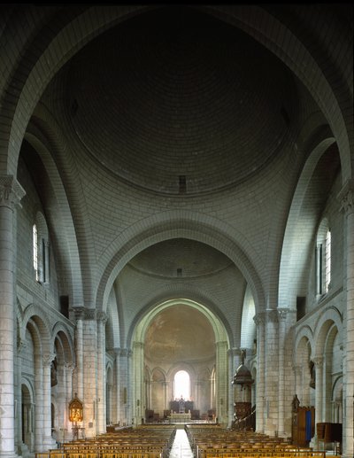 Innvendig utsikt over Cathedrale Saint Pierre (Saint Pierre) av Romanesque