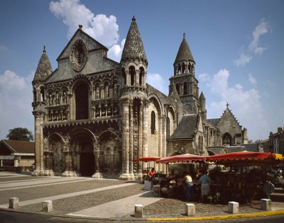 Romansk kunst: utsikt over Notre Dame la Grande (Notre-Dame-la-Grande). Poitiers fra 1100-tallet (Wien) av Romanesque