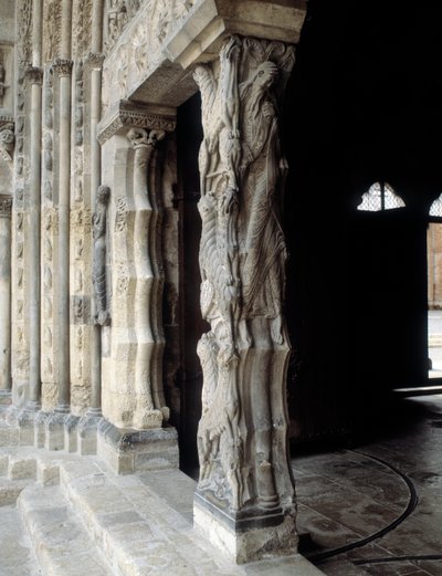 Trumeau (skåret av Romanesque