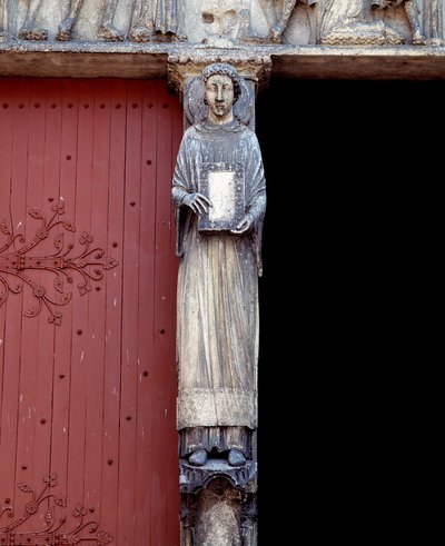 Utsikt over en skulptur på den sentrale søylen til den sentrale portalen (1140-1200) av Romanesque