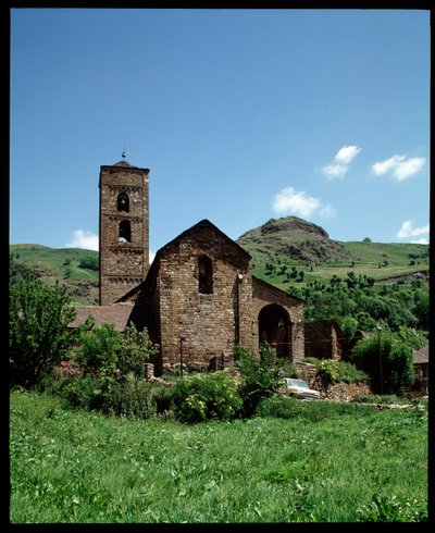 Utsikt over kirken (fotografi) av Romanesque
