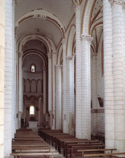 Utsikt over skipet av Romanesque