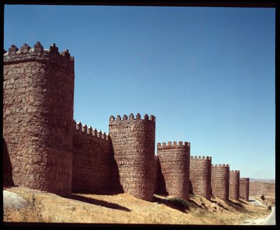 Utsikt over veggene i Avila, Spania (Utsikt over murene i Avila, Spania) av Romanesque
