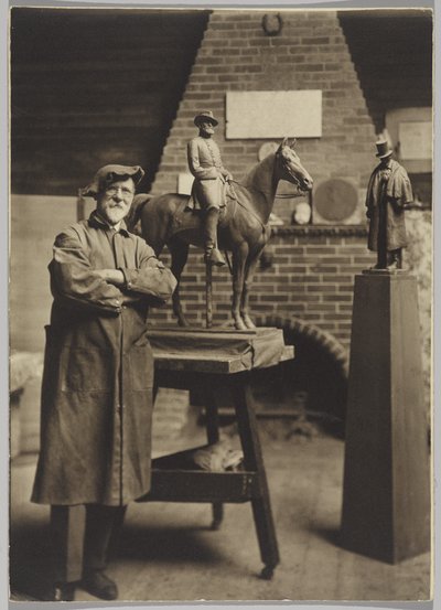 I studio, Cyrus Dallin (s/h-foto) av Ross W. Baker