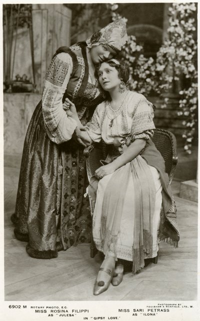 Rosina Filippi og Sari Petrass, skuespillerinner, c1912. av Rotary Photo