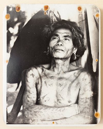 En tatovert Ifugao fra Kababuyan-distriktet av Roy Barton