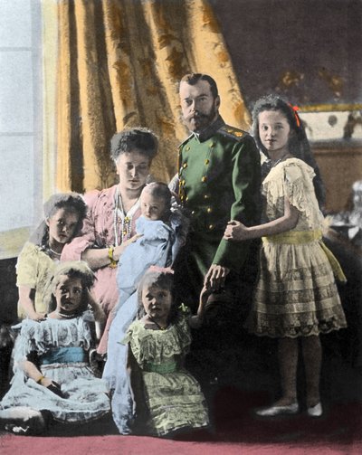 Familieportrett av tsar Nicholas II (1868-1918) av Russland - Fotografi rundt 1904-1905 av Russian Photographer