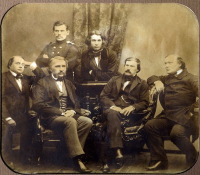 Leon Tolstoi (1828-1910) og Dmitri Grigorovitch (1822-1900) - Assis, Ivan Alexandrovitch Gontcharov (1812-1891), Ivan Sergeyevich Tourgueniev (Turgenev, Tourguenieff eller Tourgueneff) (1818-1883), (1818-1883), (1818-1883), 1824-1864) et al av Russian Photographer