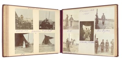 Den russiske keiserfamilien, side fra et album med fotografier, ca. 1897-99 (s/hvitt-foto) (se også 487673-80) av Russian Photographer