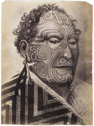 Tamati Waka Nene, ca. 1880 (albumtrykk) av Sam Stuart