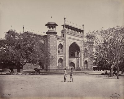 Agra. Porten til hagene rundt Taj Mahal av Samuel Bourne
