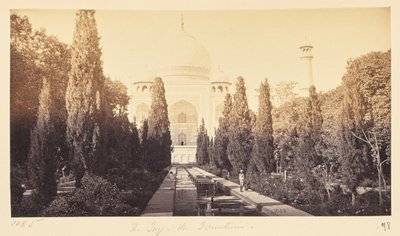 Agra; Taj sett fra fontenen av Samuel Bourne