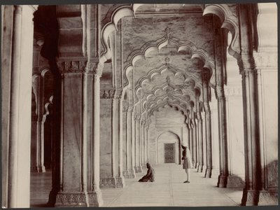 Interiør i Perlemoskeen, Agra av Samuel Bourne