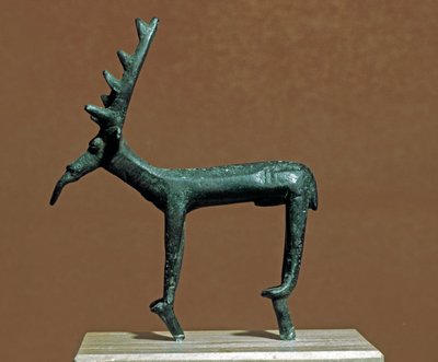 Nuragisk kultur (nuraghi) Sardinsk: bronsestatuett av Iglesias-hjort. 8.-7. århundre f.Kr. Cagliari, Nasjonalt arkeologisk museum, Sardinia, Italia av Sardinia Nuragic Civilization