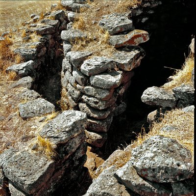 Nuragisk kultur (nuraghi) Sardinsk: ruinene av den nuragiske byen på det megalittiske området Losa: et av forsvarstårnene. 1400-tallet f.Kr. Abbasanta Sardinia Italia av Sardinia Nuragic Civilization