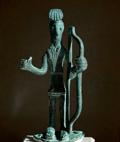 Nuragic culture (nuraghi) Sardinian: statuette of a warrior pulling a bow (spear is missing) in bronze. 8th-7th century BC. Cagliari, Museo Nazionale Archeologico, Sardinia, Italy av Sardinia Nuragic Civilization