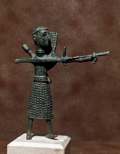 Nuragisk kultur (nuraghi) sardinsk: statuett av kriger iført et orientalsk bronseskjørt. 8.-7. århundre f.Kr. Cagliari, Nasjonalt arkeologisk museum, Sardinia, Italia av Sardinia Nuragic Civilization