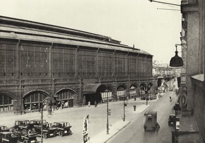 Berlin: Bahnhof Friedrichstrasse; Station Friedrichstrasse (s/hvitt bilde) av Sasha Stone