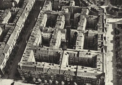 Berlin: Berliner Mietskasernen; Gamle bolighus (s/hvitt bilde) av Sasha Stone