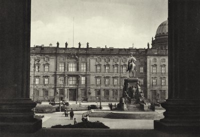 Berlin: Utsikt over palasset og Lustgarten; Utsikt over det kongelige palasset og Lustgarten (s/hvitt bilde) av Sasha Stone